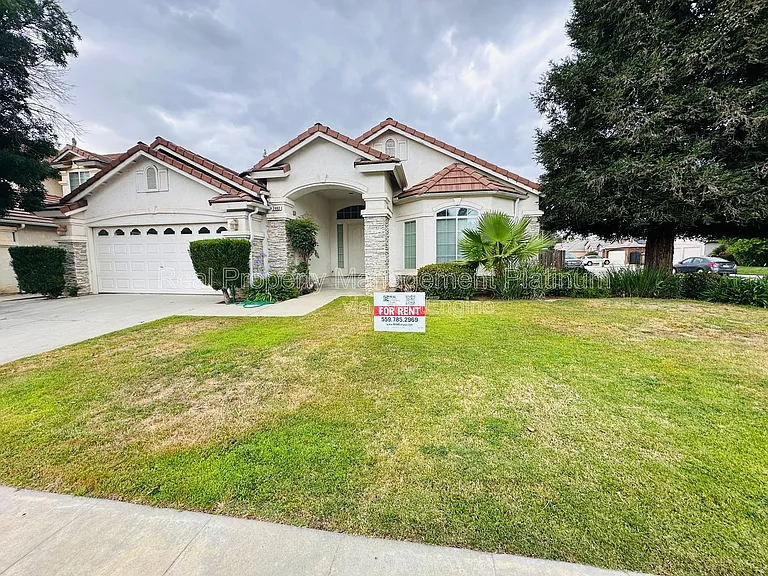 2982 E Granada Ave — Photo 1