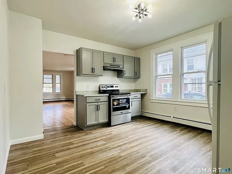 83 Pine St — Photo 2