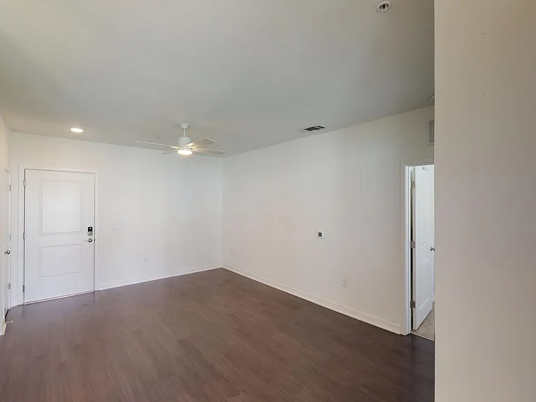 Essex Luxe Apartments — Photo 112
