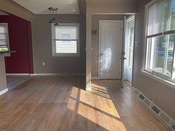 4th image of 60 Dorothea Ave