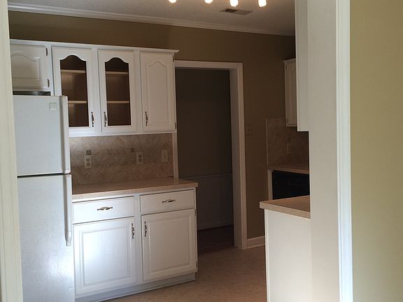 3rd image of 107 Forestdale Dr