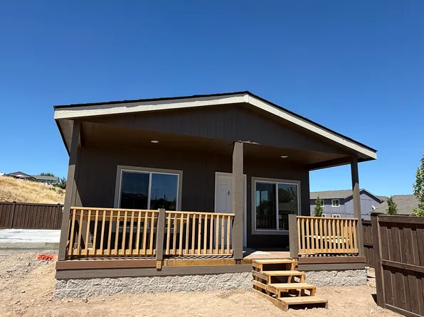 946 SE 10th St #60, Madras, OR 97741