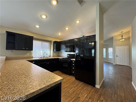 5th image of 1732 Mexican Poppy St