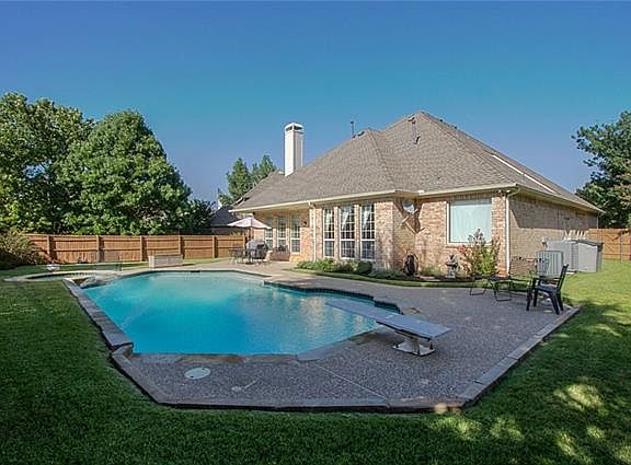 3rd image of 2116 Fleming Dr