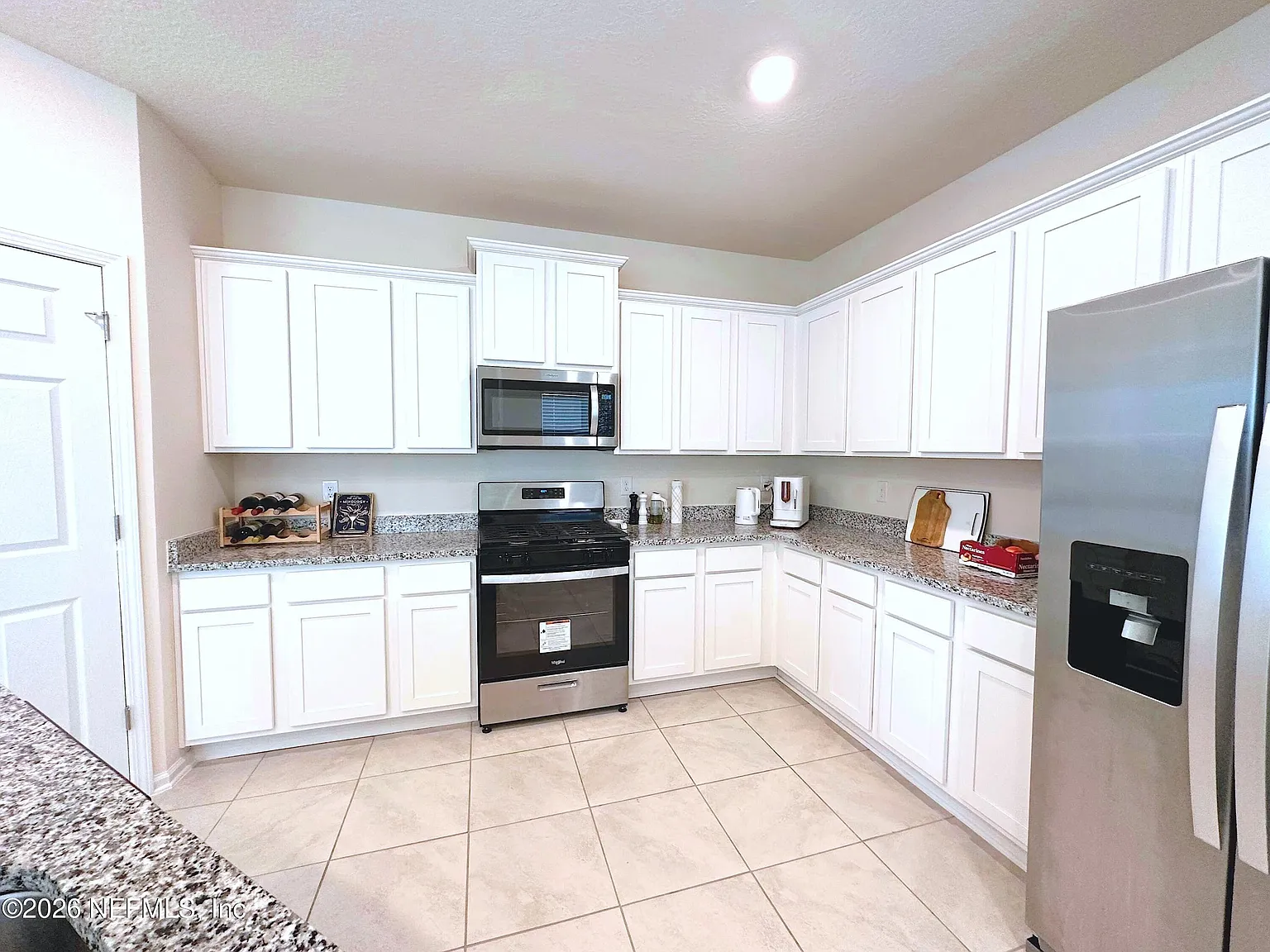 3 bed, 2.5 bath, 1795 sqft, $2,300 — Photo 4