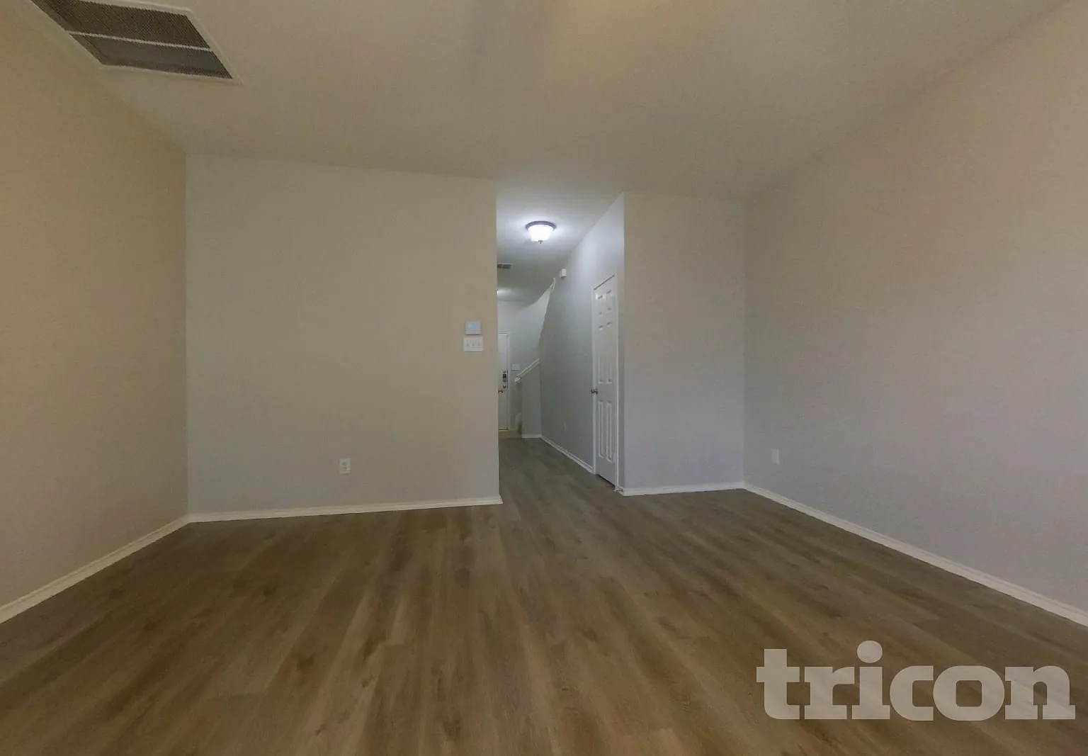 2705 Lynx Lane Fort Worth TX — Photo 2