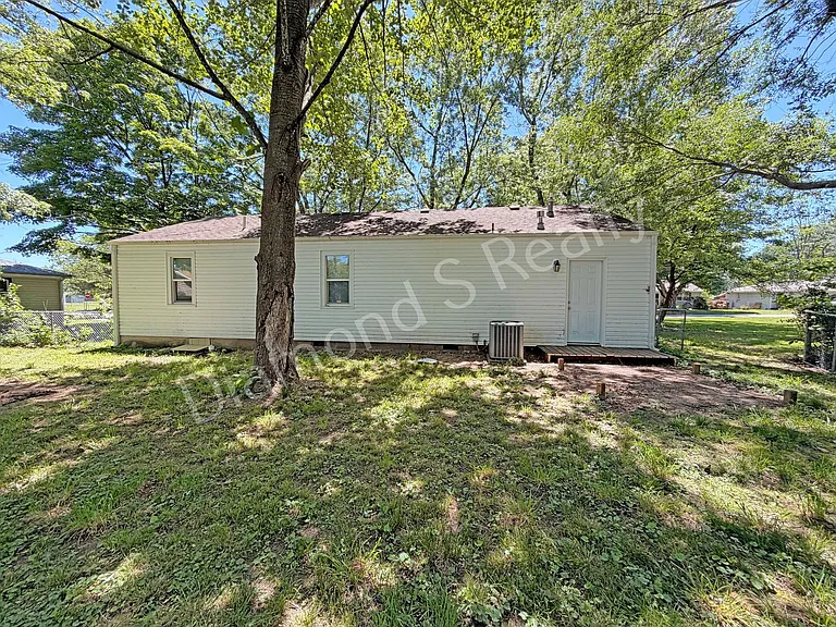 1277 E Wayland St — Photo 9