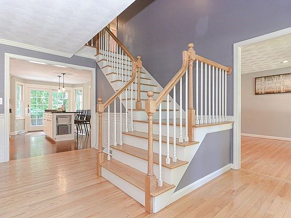 3rd image of 11 Crowe Farm Ln