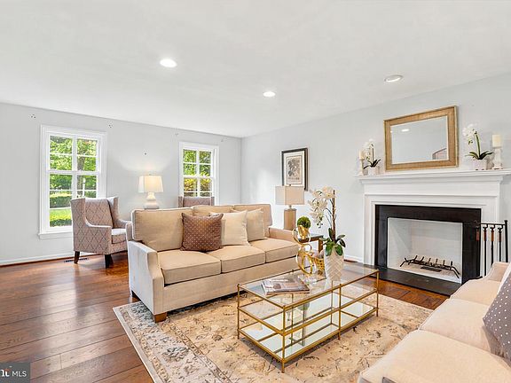 4th image of 119 Woods Ln