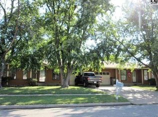 3006 N Lakeview Rd, Hutchinson, KS 67502