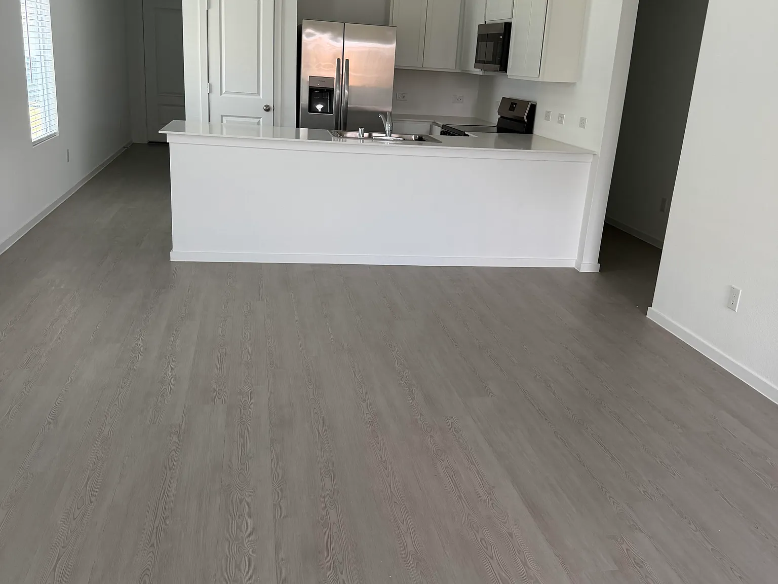 3 bed, 1266 sqft, $2,100 — Photo 2