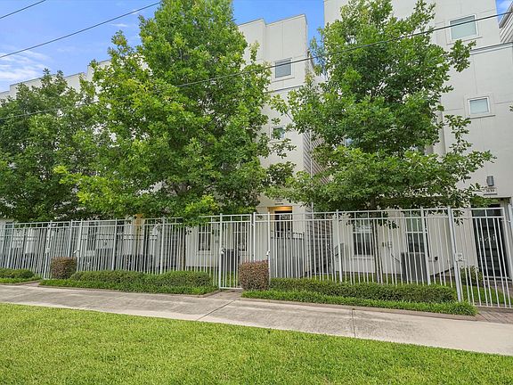 2nd image of 3141 Leeland St