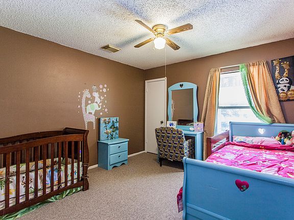 2nd image of 3824 Davenport