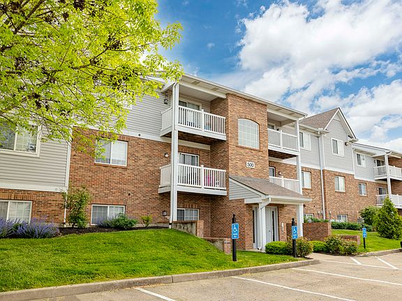 3rd image of 1110 E Main St #2B-1Ba-944Sqft