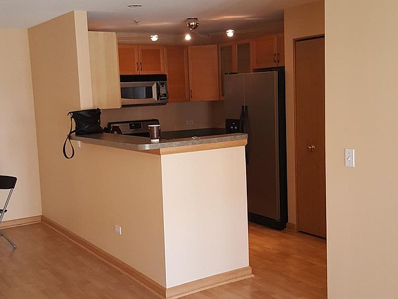 5th image of 690 Mill Cir Unit 205