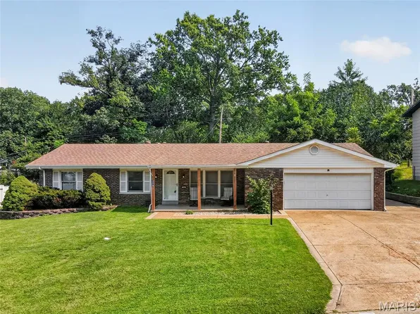 208 Meadowlark Ln, Saint Charles, MO 63301