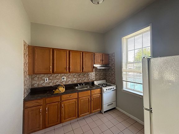 3rd image of 4326 Orchard St #36
