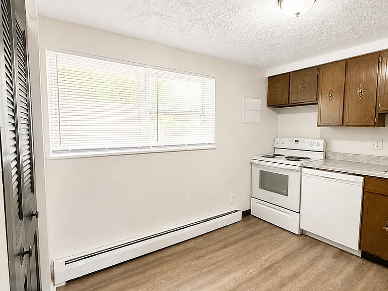 494 4th St — Photo 13
