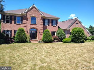45 Thresher Ct, Lititz, PA 17543
