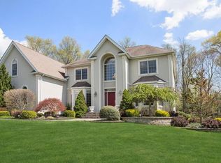 27 Oxford Dr, Suffern, NY 10901