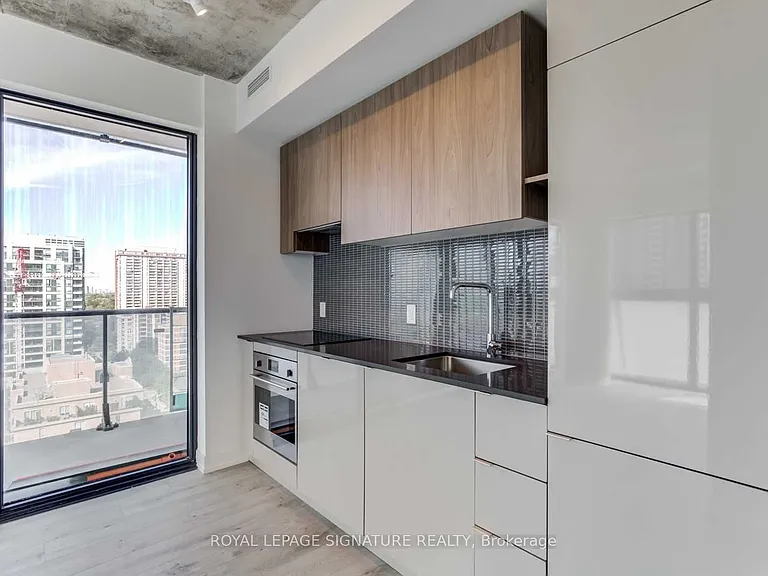 161 Roehampton Ave #903 — Photo 9
