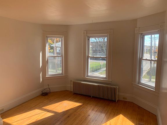 Large Bedroom with Great Natural Lighting