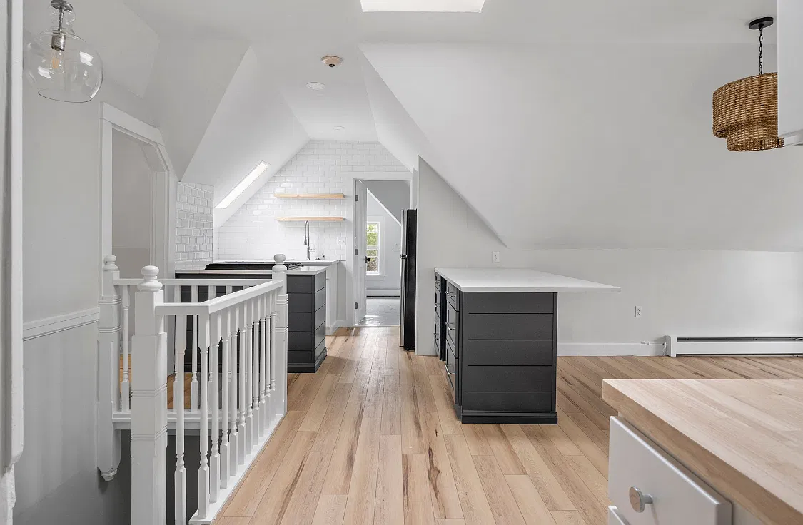 2 bed, 966 sqft, $2,300 — Photo 3