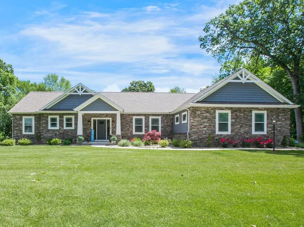 25907 Lakeview Dr, South Bend, IN 46619
