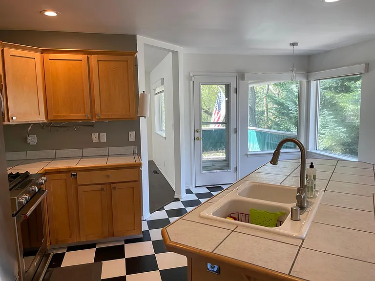 1252 NE Forest Rock Ln — Photo 10