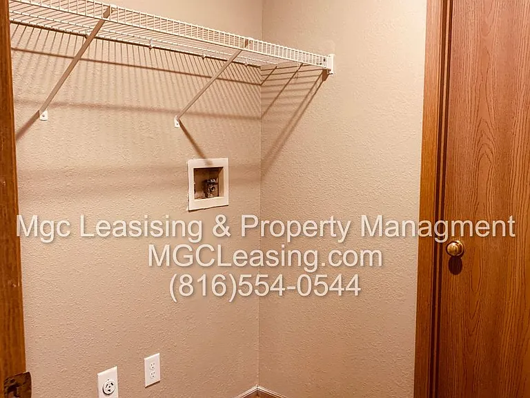 204-206 NW Parker Dr — Photo 5