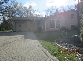 495 Maple Ave, Carpentersville, IL 60110