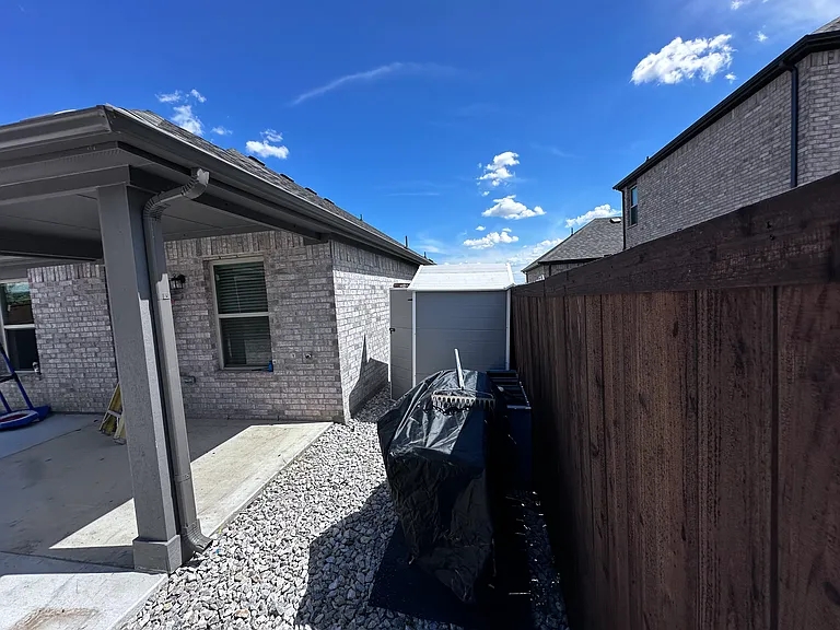 1137 Chandler Dr — Photo 2