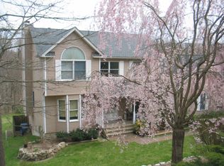 5 Hidden Hills Rd, Oak Ridge, NJ 07438