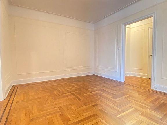 4th image of 43-14 42nd St Unit 2A