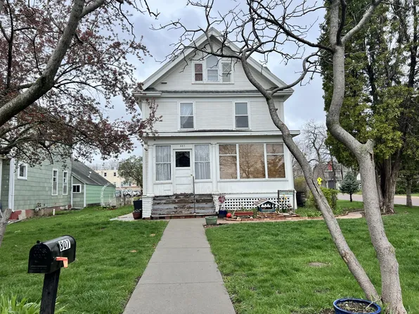 807 Wisconsin Ave SW, Huron, SD 57350