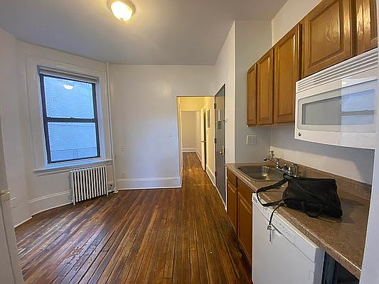 4th image of 348 E 62nd St APT 5A