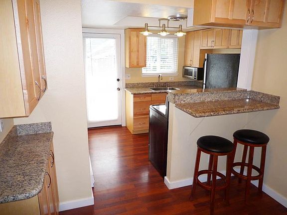 Granite Counters & Breakfast Bar