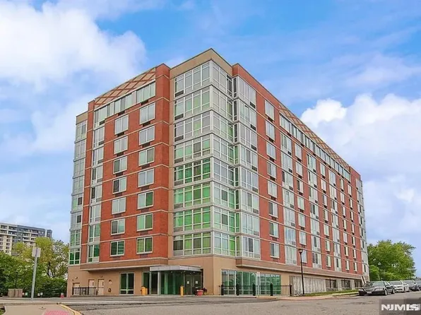 800 12th St APT 703, Palisades Park, NJ 07650