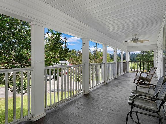 5th image of 105 Stevens St