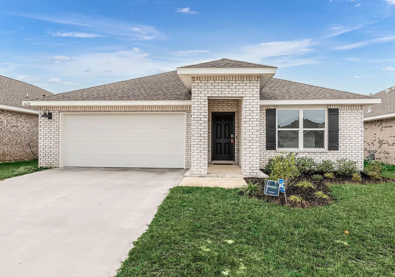 Available Now 4br/2ba South Crestview Home — Photo 1