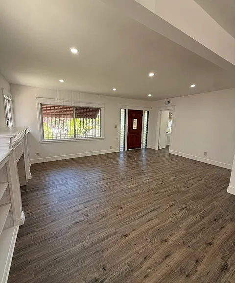 410 Fischer St — Photo 6