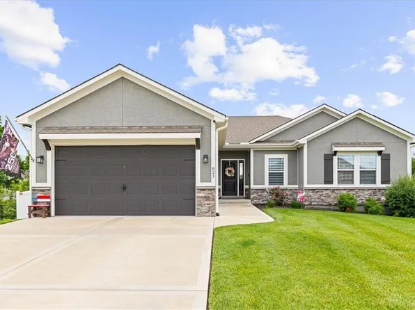 821 Cindy Ln, Raymore, MO 64083