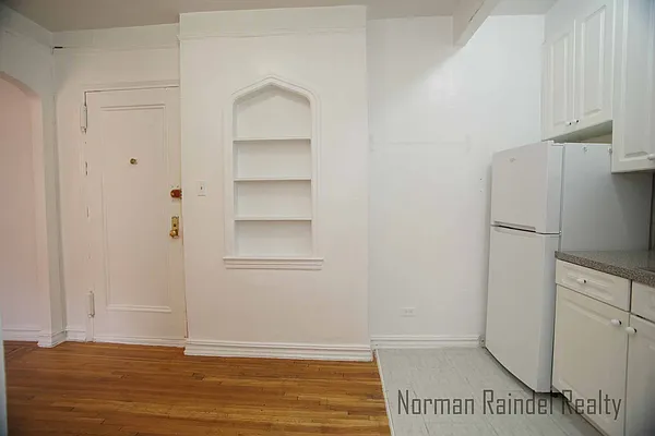 Rented by Norman Raindel, LREB | media 4