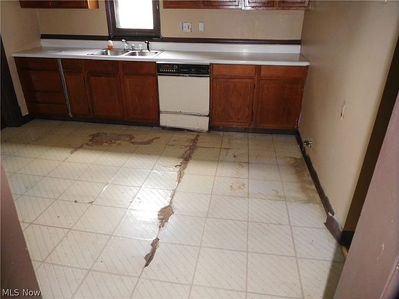 3rd image of 506 S Davis St