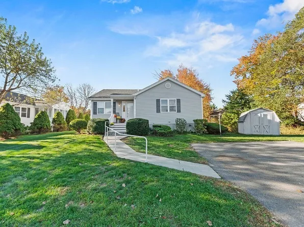 42 Crystal Water Dr Unit 42, East Bridgewater, MA 02333