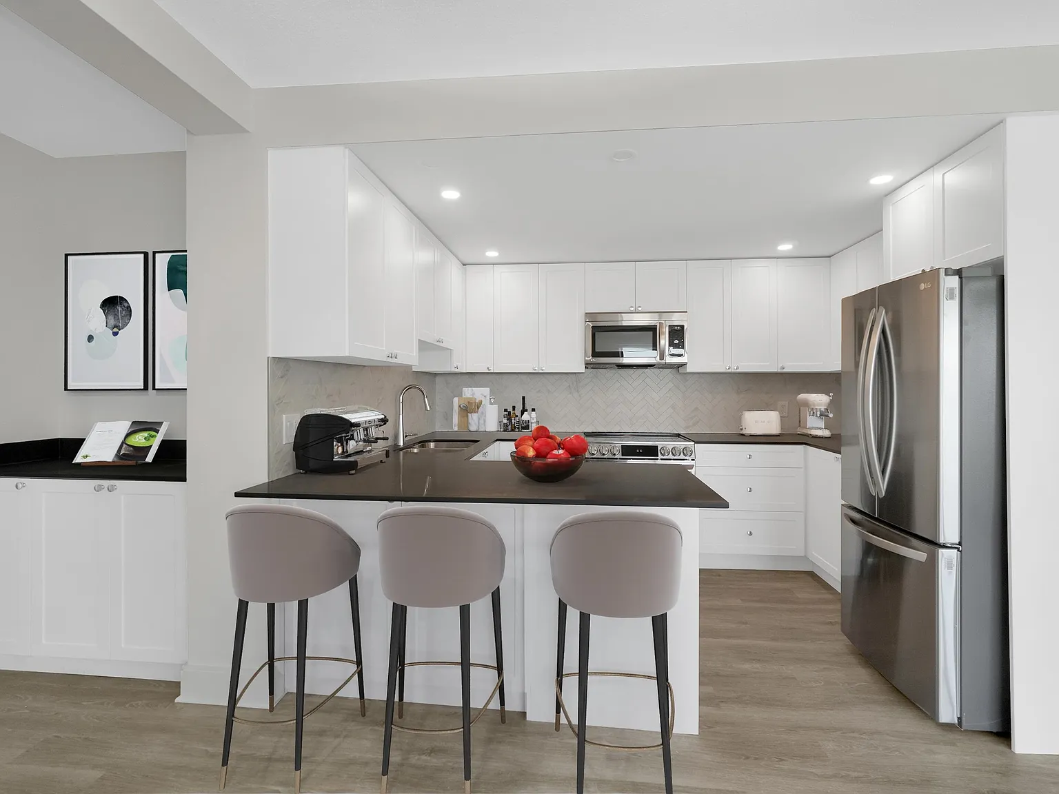 3 bed, 700 sqft, $2,793 — Photo 4