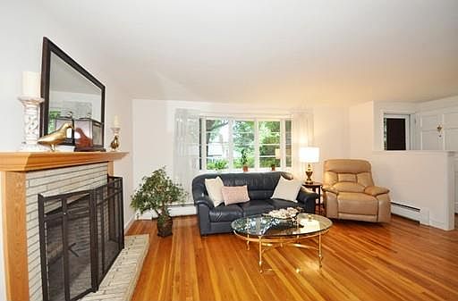 5th image of 22 Pine St