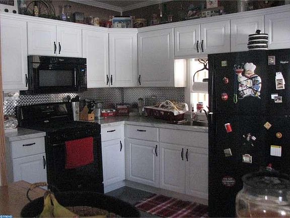 4th image of 438 Wood St