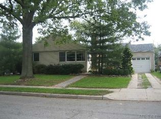 217 Brompton Rd, Garden City, NY 11530