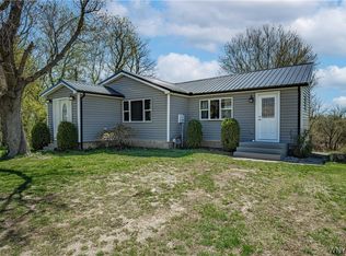 9276 Ridge Rd, Middleport, NY 14105